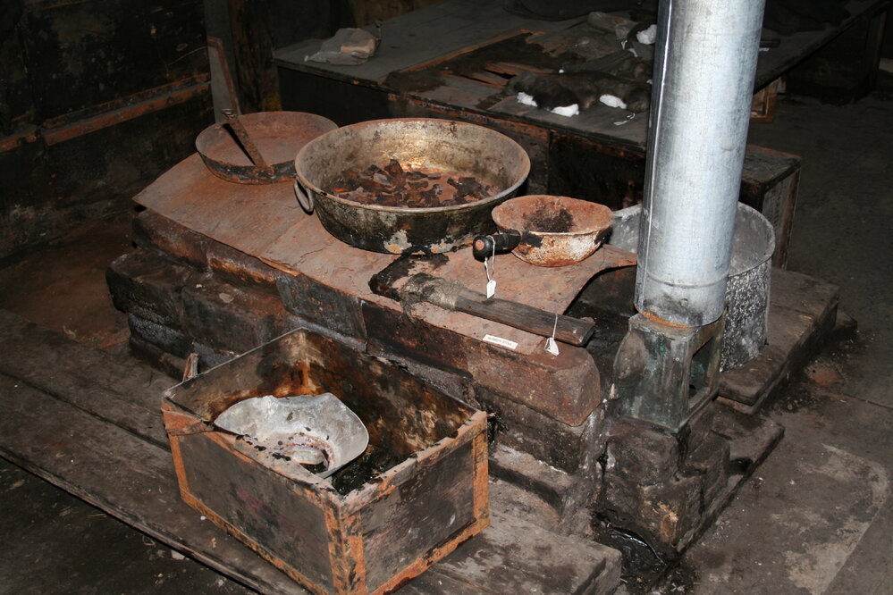2006 Blubber stove inside Scott's 'Discovery' hut, Hut Point