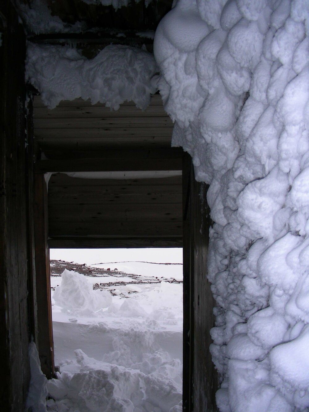 2006 Snow build-up inside Scott's 'Discovery' hut. Hut Point