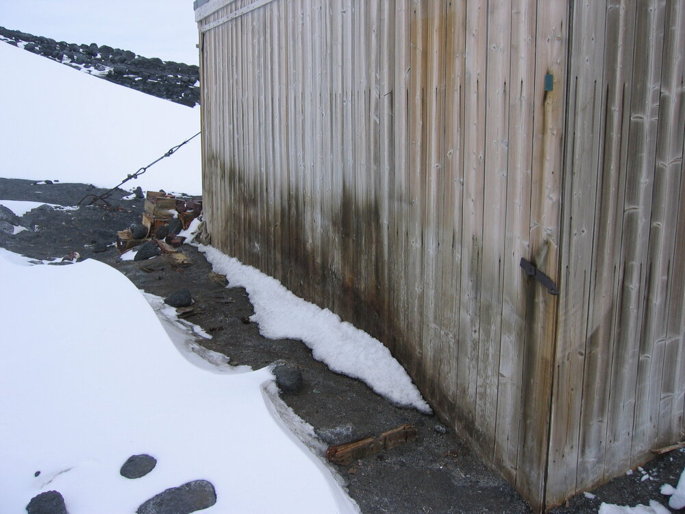 2005 East wall of Shackleton's 'Nimrod' hut before excavation ...