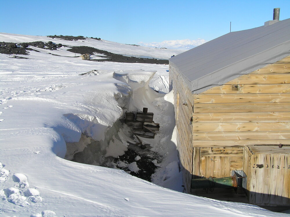 2005-06 Snow build-up around Scott's 'Terra Nova' hut, Cape Evans