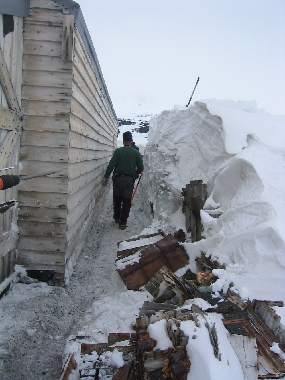 2005-06 Snow build-up around Scott's 'Terra Nova' hut, Cape Evans