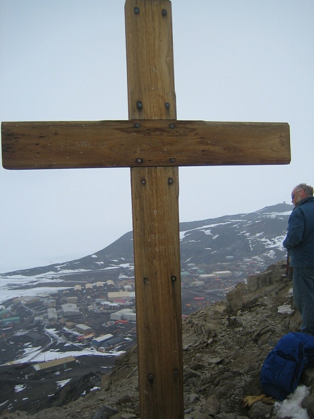 2005 Observation Hill Cross above McMurdo Station