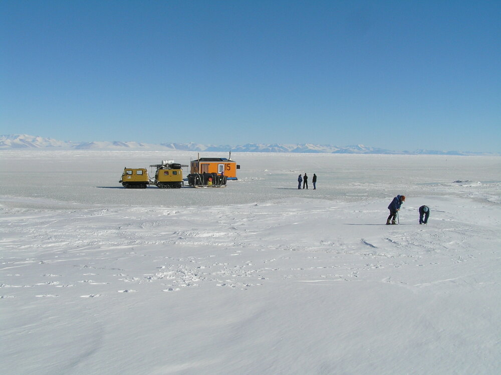 2005 Testing the ice depth for the H&auml;gglunds