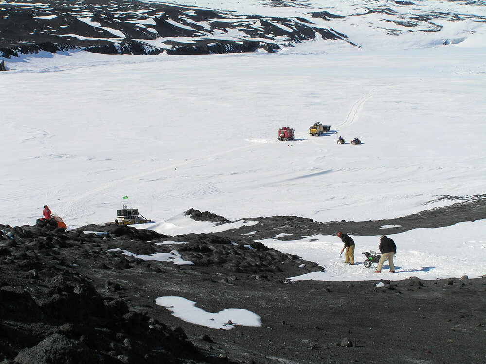2005-06 AHT team clearing the way for the H&auml;gglunds