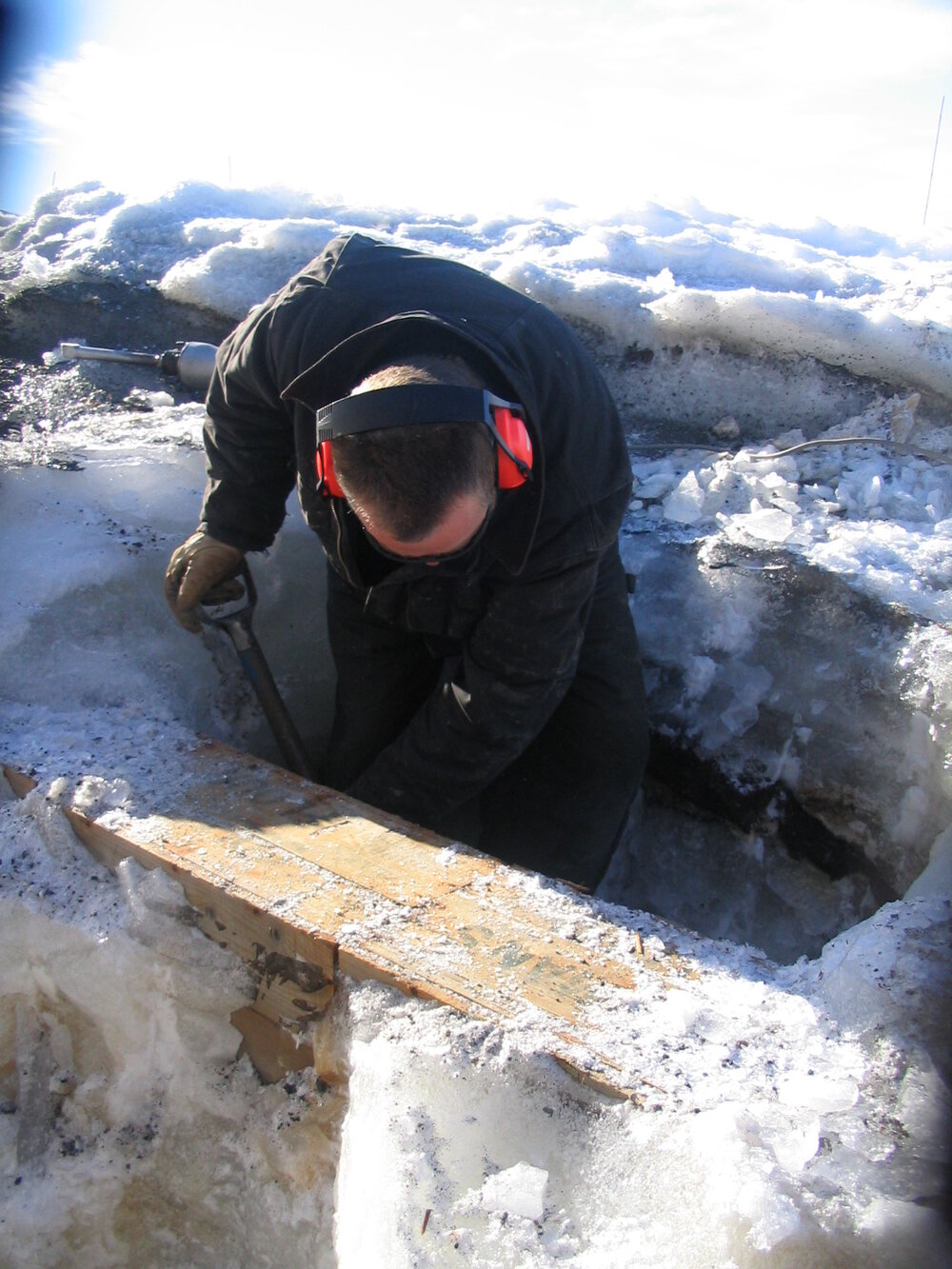 2006-07 Excavating Bowers' Annexe, Cape Evans