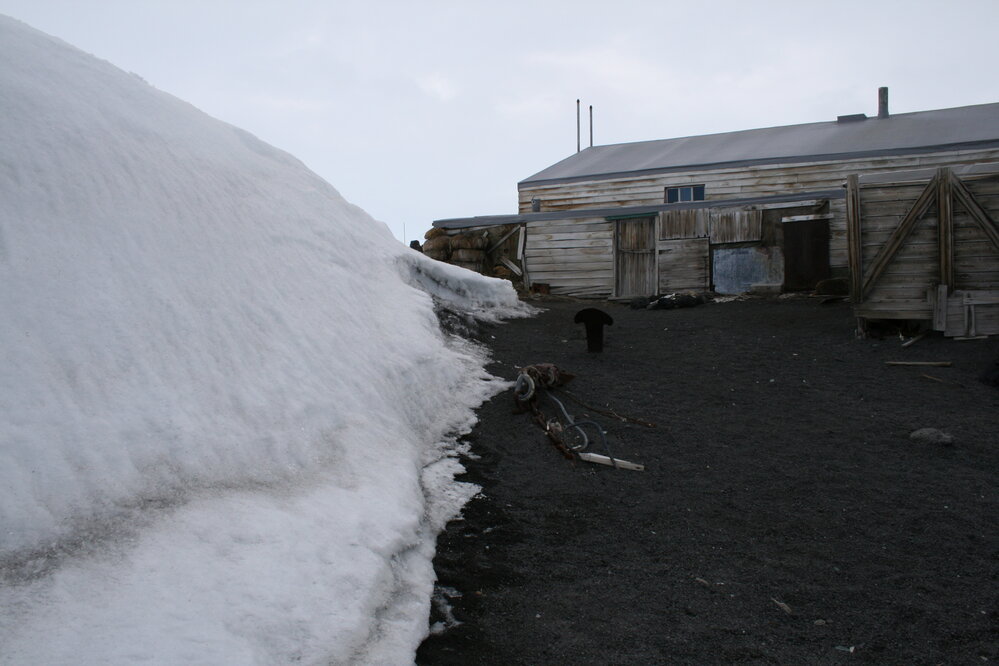 2007 Aurora anchor at Cape Evans