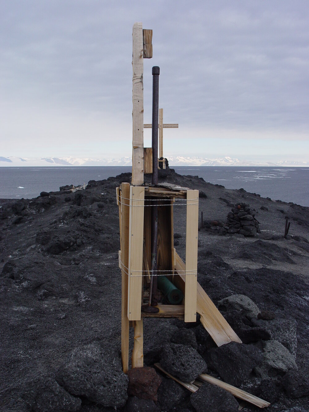 2006-07 Emergency repairs to the Instrument shelter on Wind Vane Hill (002)