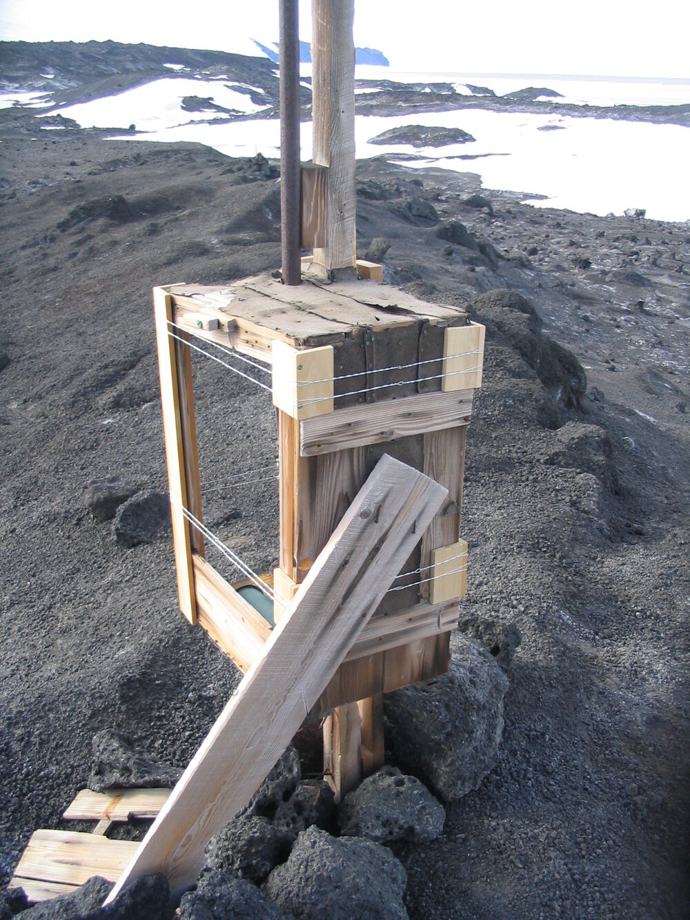 2006-07 Emergency repairs to the Instrument shelter on Wind Vane Hill (009)