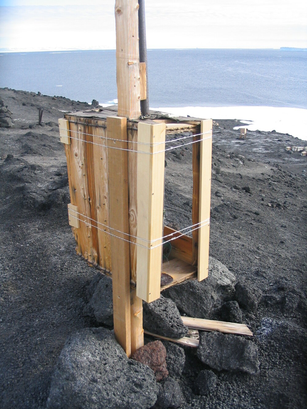 2006-07 Emergency repairs to the Instrument shelter on Wind Vane Hill (010)