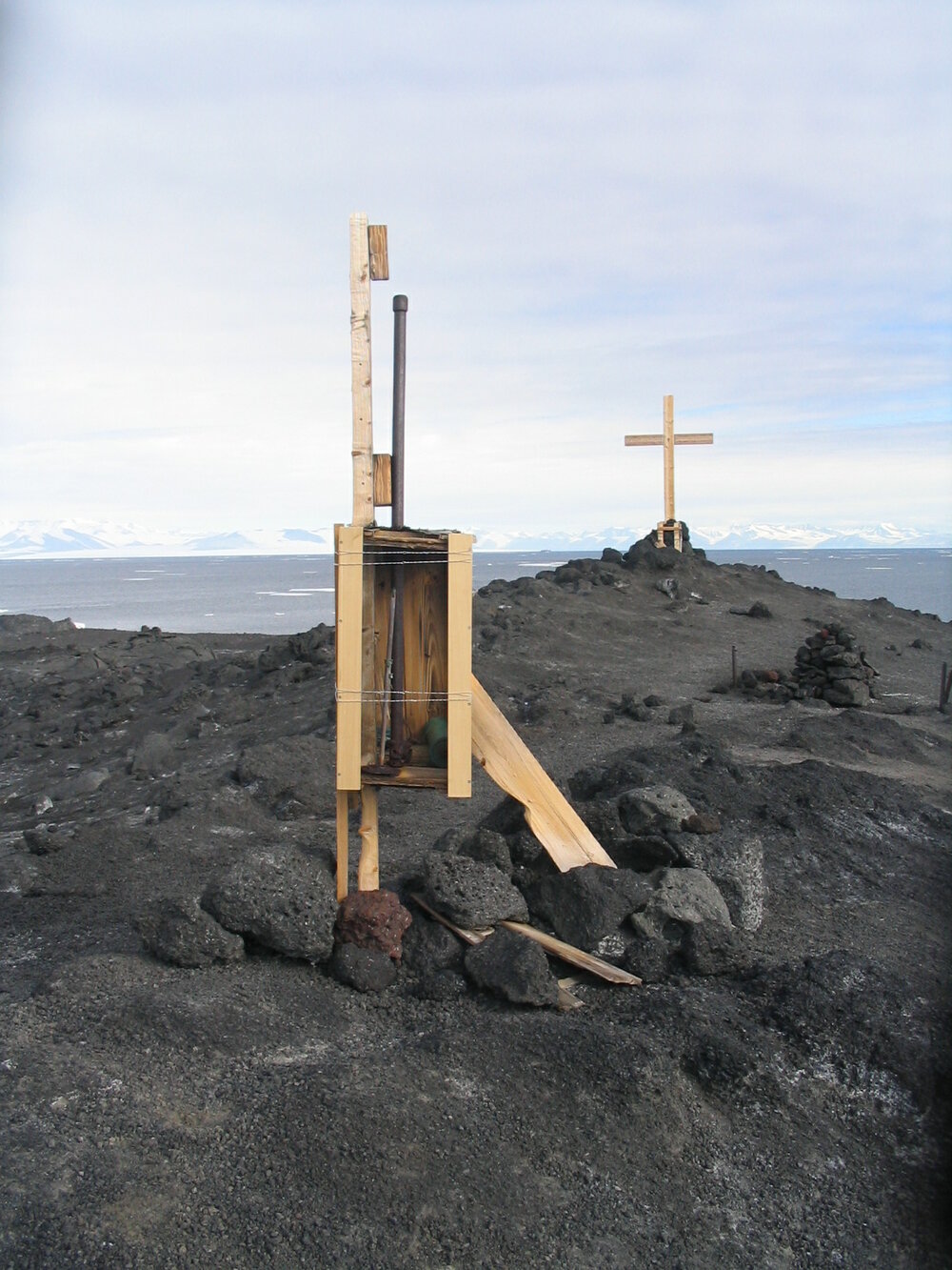 2006-07 Emergency repairs to the Instrument shelter on Wind Vane Hill (011)