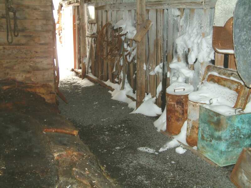 2003 Scott's 'Terra Nova' hut - Annexe snow ingress (001)