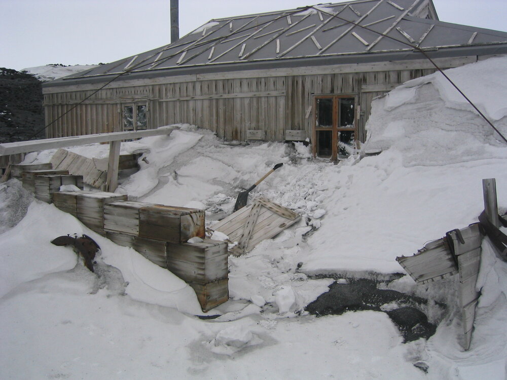 2003 Shackleton's 'Nimrod' hut, exterior - Snow build-up, Northern side
