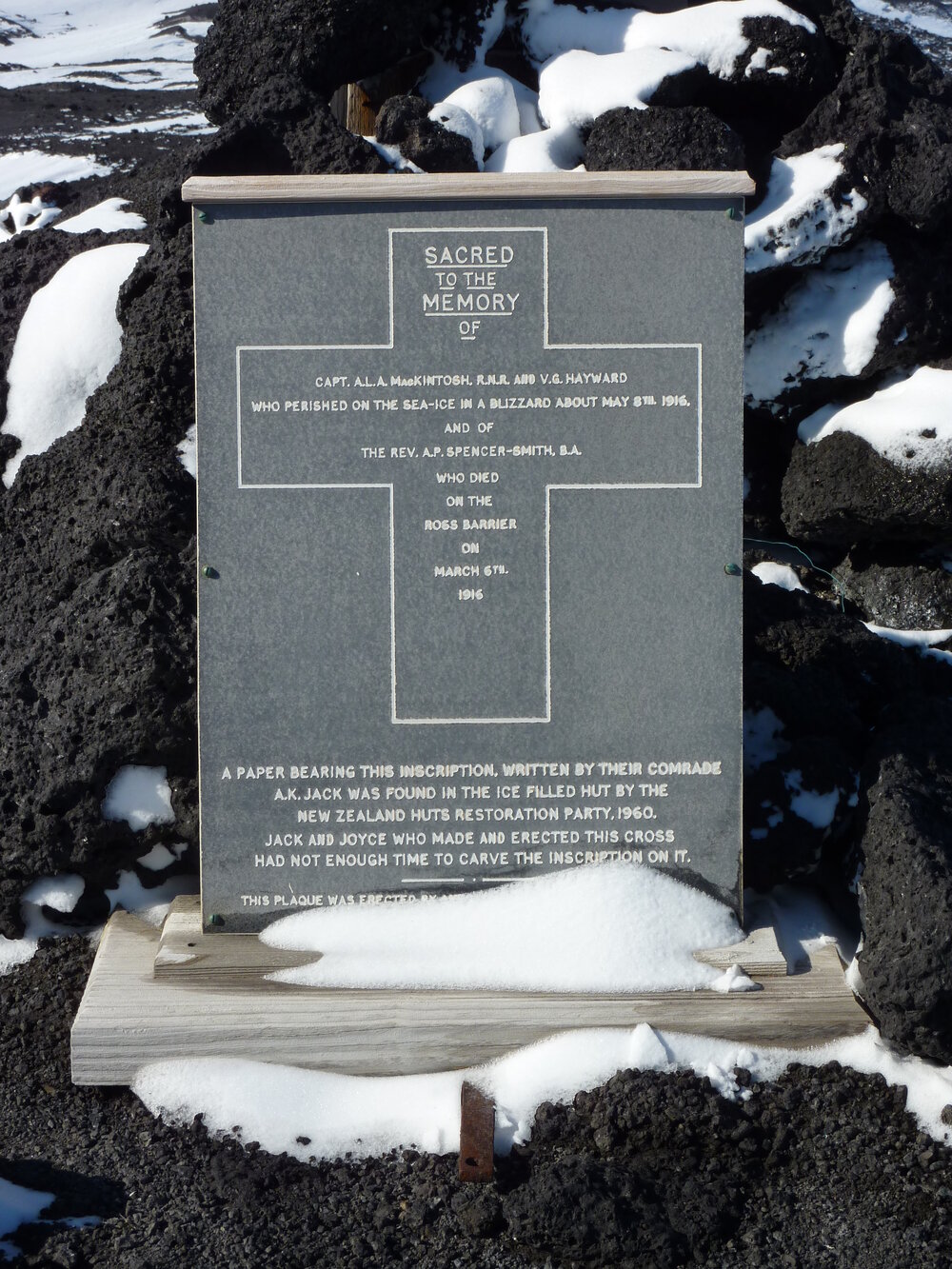 2009-10 Wind Vane Hill structures - Memorial cross (004)