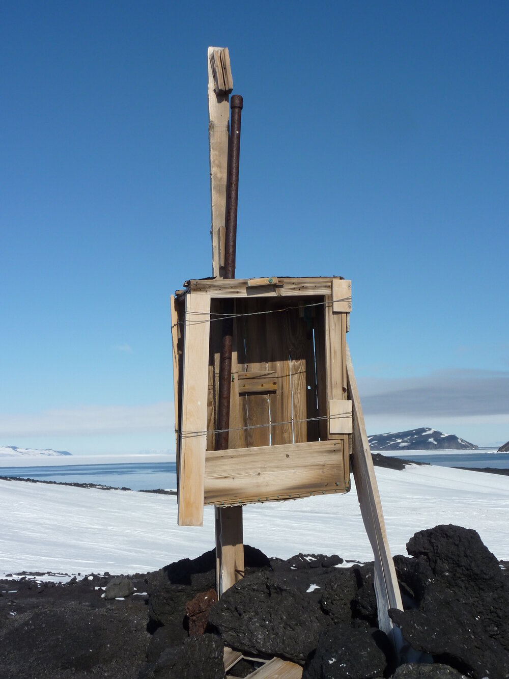 2009-10 Instrument shelter, Windvane Hill, Cape Evans