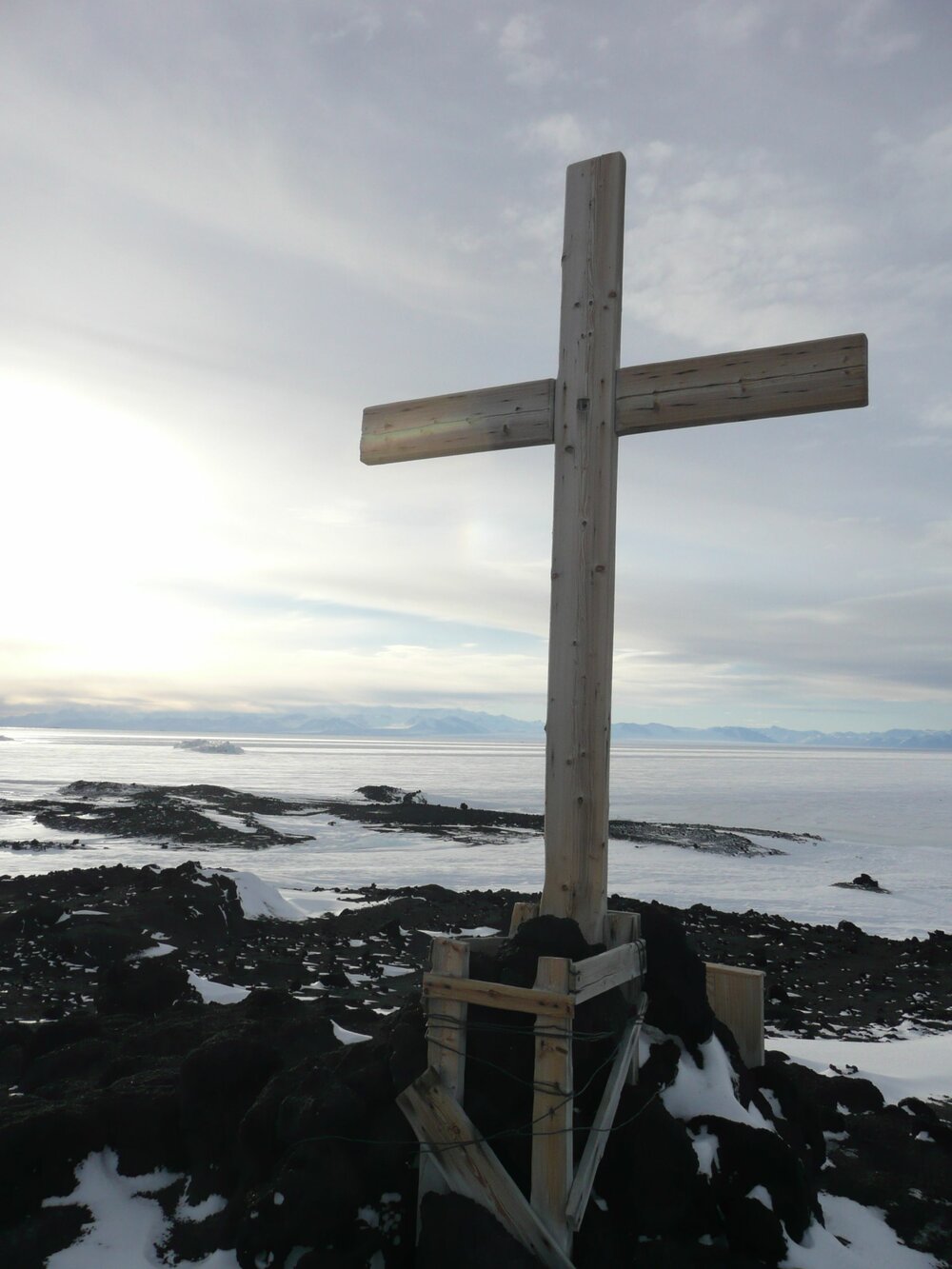 2009-10 Wind Vane Hill cross, Cape Evans