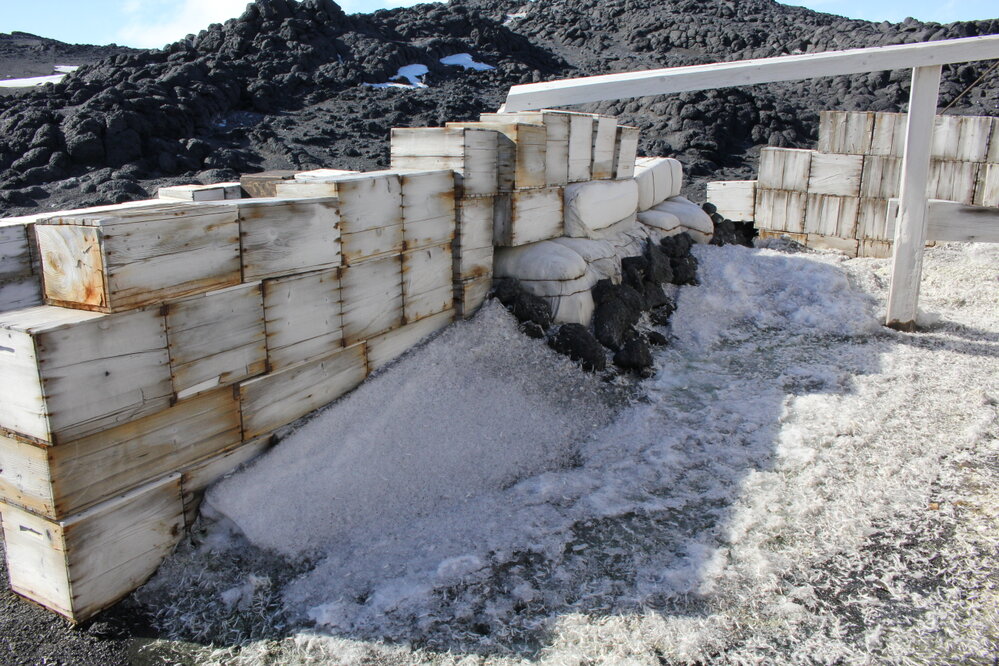 2019-20 Shackleton's 'Nimrod' Hut inspection, exterior (010)