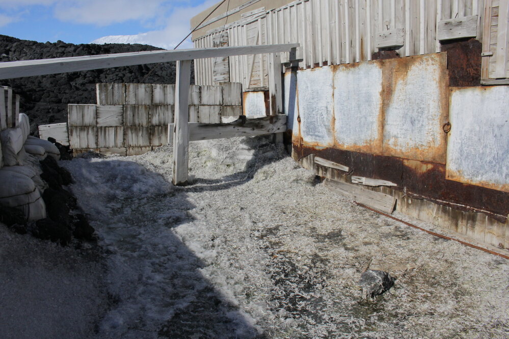2019-20 Shackleton's 'Nimrod' Hut inspection, exterior (011)