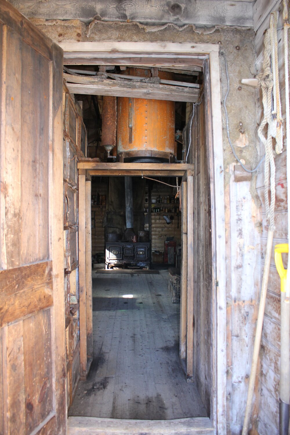 2019-20 Shackleton's 'Nimrod' Hut inspection, interior (001)