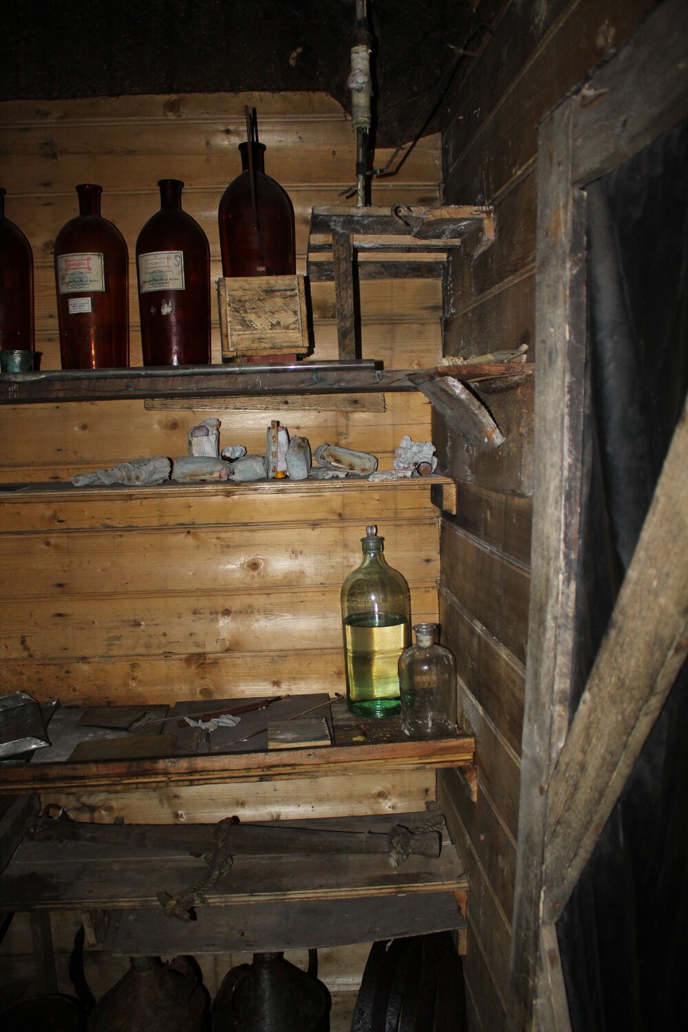 2019-20 Shackleton's 'Nimrod' Hut inspection, interior (022)