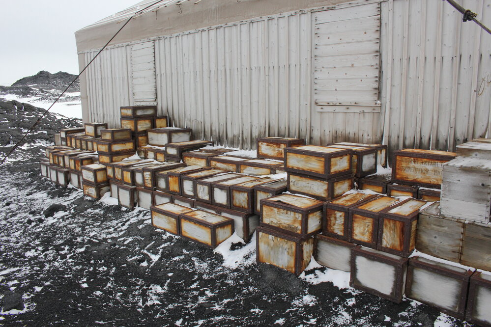 2019-20 External fretting Venesta cases, Shackleton's 'Nimrod' Hut (006)