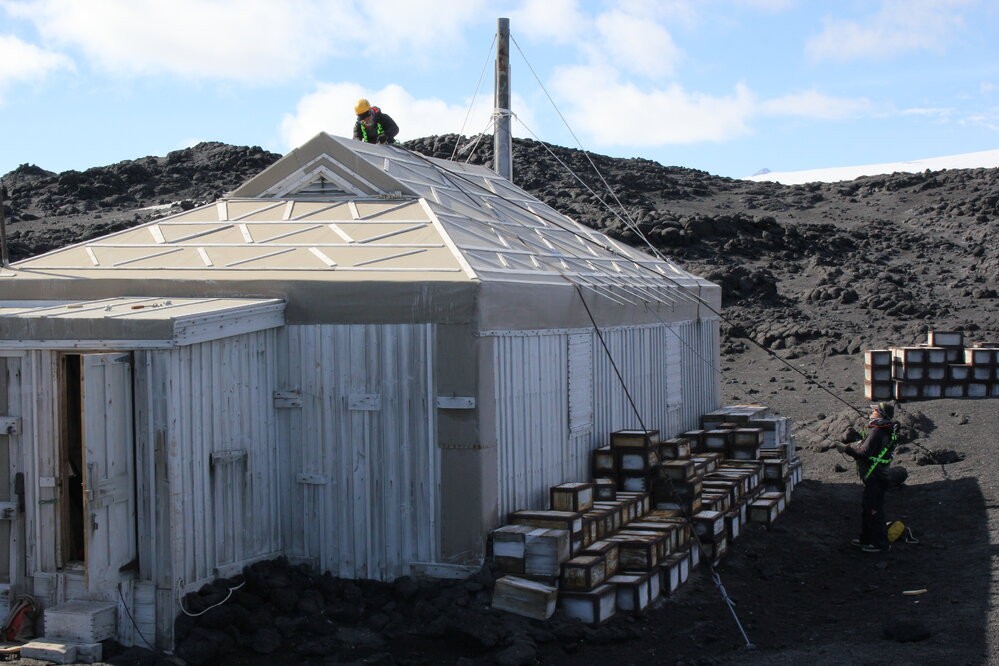 2019-20 Working at heights, AHT Staff Al Fastier and Nigel Watson, Shackleton's 'Nimrod' Hut (004)