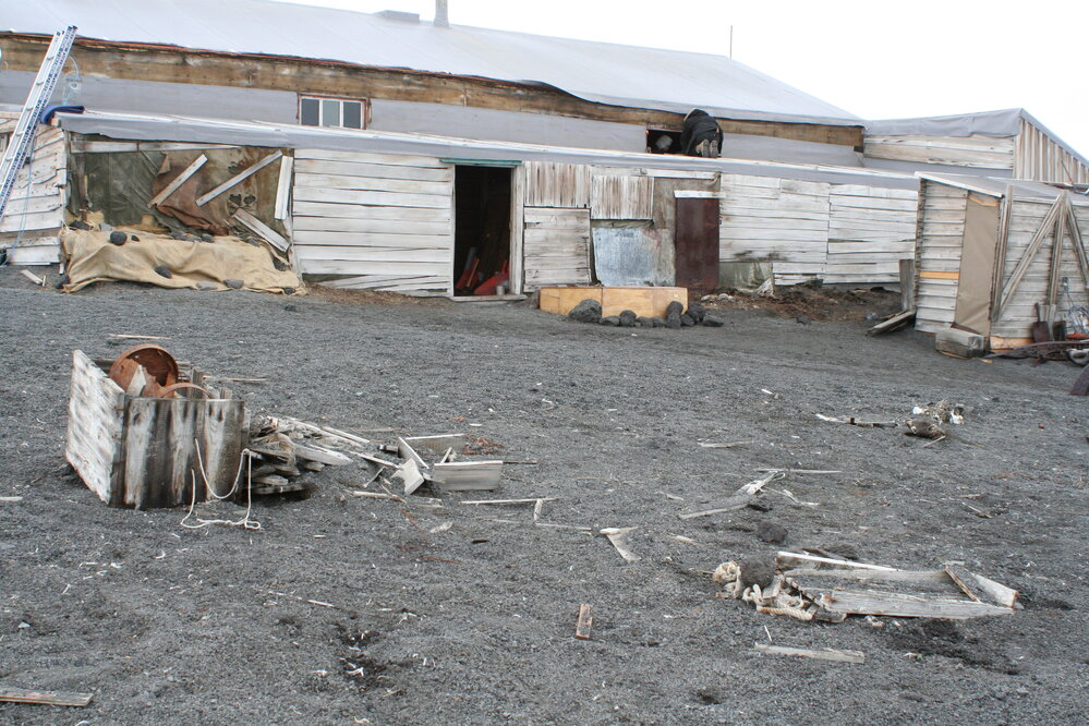 2008-09 'Terra Nova' hut artefact monitoring, exterior (005)