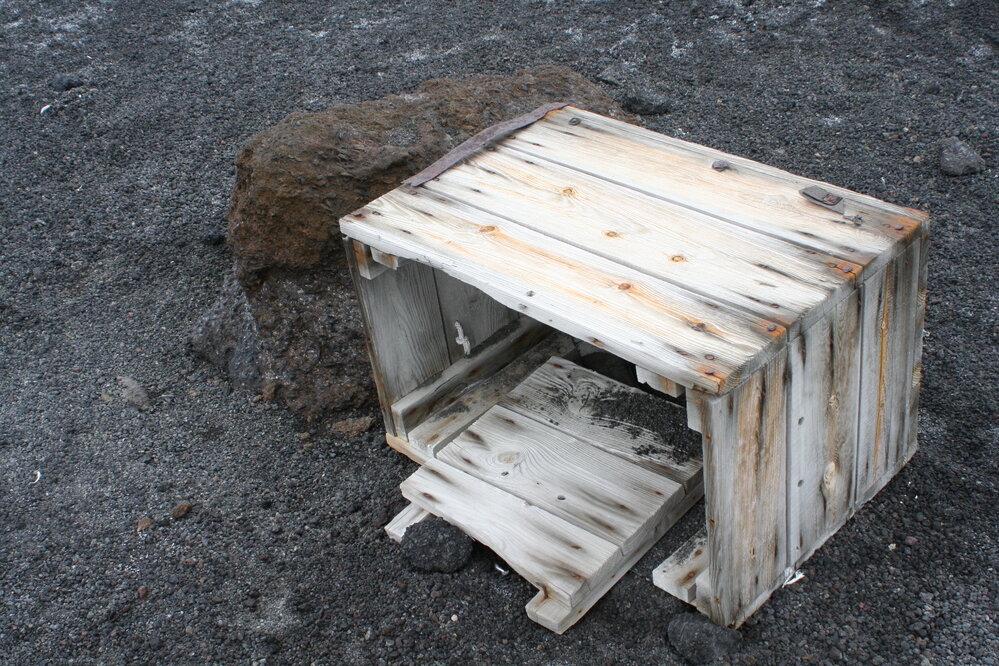 2008-09 'Terra Nova' hut artefact monitoring, exterior (037)