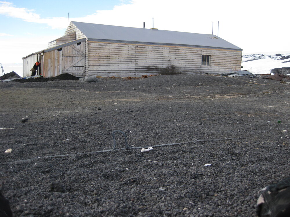 2008-09 'Terra Nova' hut artefact monitoring, exterior (097)