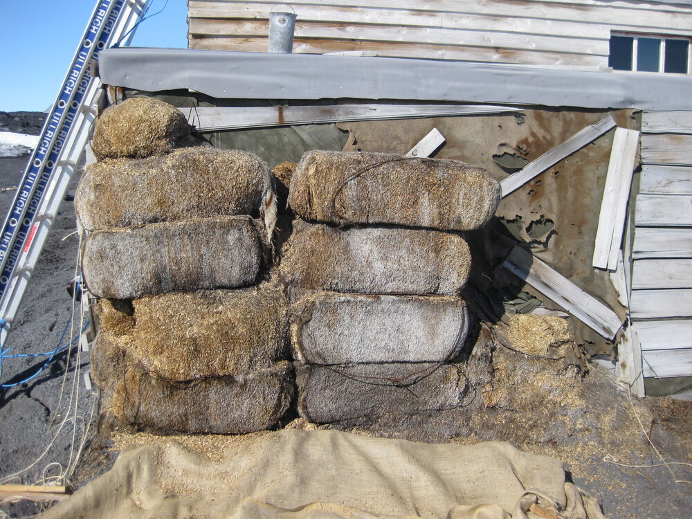 2008-09 'Terra Nova' hut artefact monitoring, exterior (103)