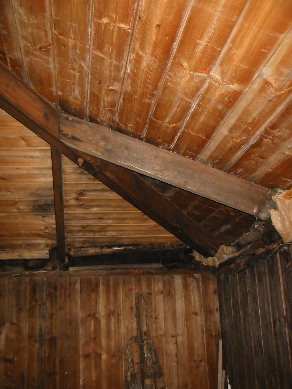 2002 Scott's 'Discovery' hut building survey, interior (040)