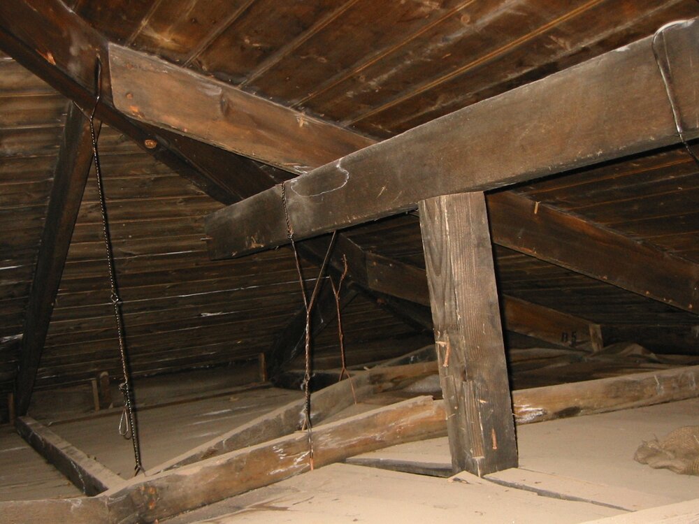 2002 Scott's 'Discovery' hut building survey, interior (126)
