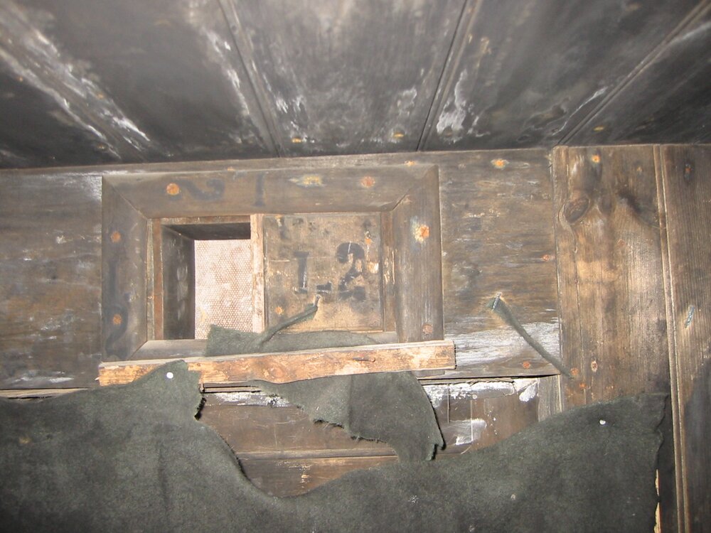 2002 Scott's 'Discovery' hut building survey, interior (146)