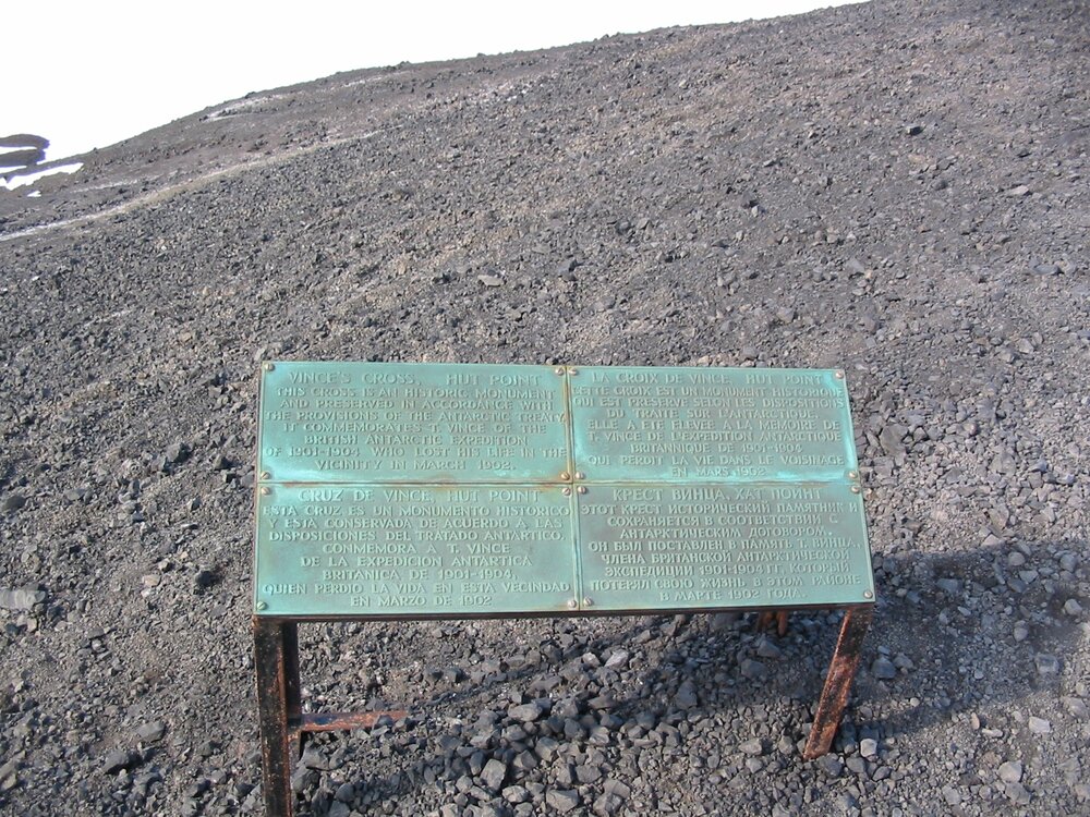 2003 K440 at Hut Point - Vince's Cross memorial plaque (002)