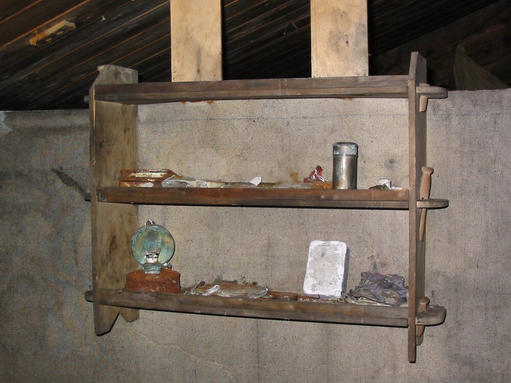 2003 K440 at Scott's 'Terra Nova' hut - Shelving above Day and Nelson's bunks
