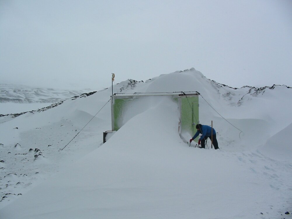 2003 K440 at Cape Royds - David Harrowfield and snow drift on wannigan