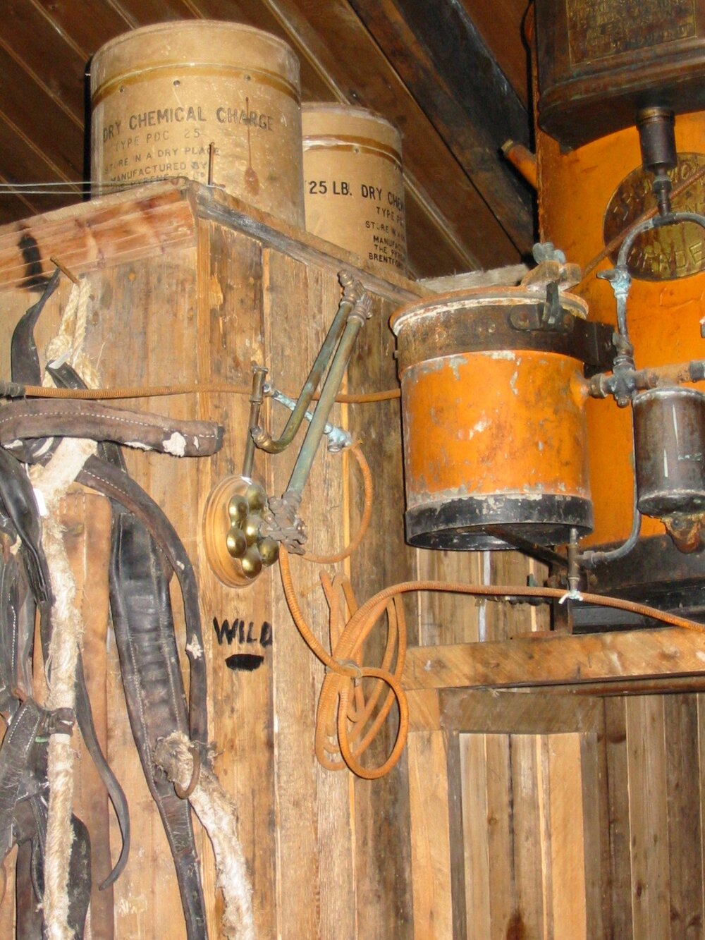 2003 K440 at Shackleton's 'Nimrod' hut, interior - Acetylene plant (002)
