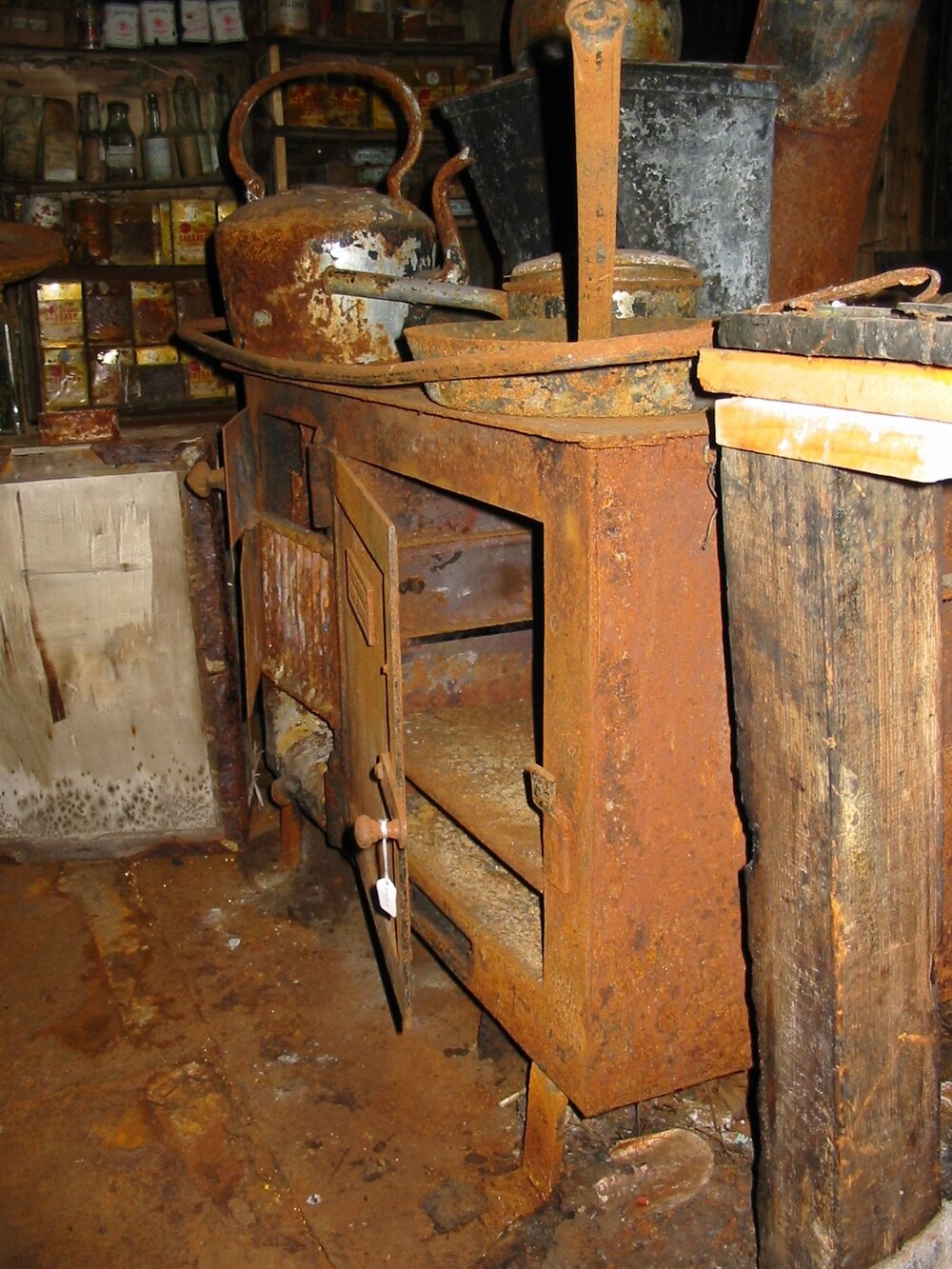 2003 K440 at Scott's 'Terra Nova' hut - Corroded Galley stove