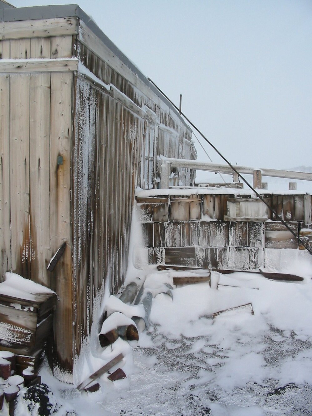 2003 K440 at Shackleton's 'Nimrod' hut, exterior - Stables East wall, in snow
