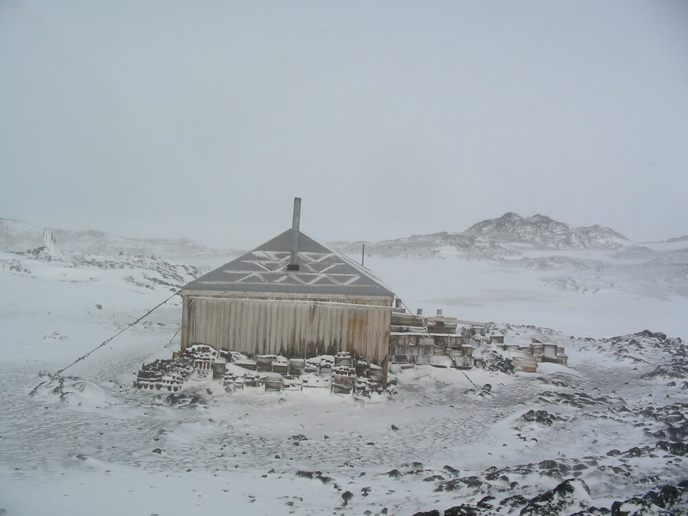 2003 K440 at Shackleton's 'Nimrod' hut, exterior - East elevation, in snow