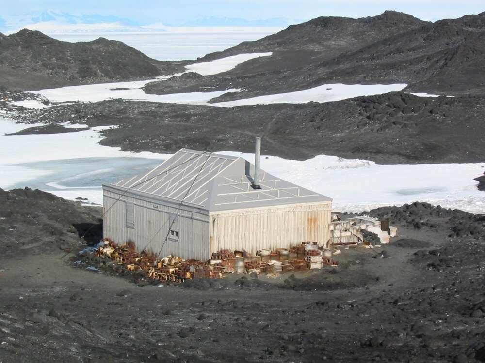 2003 K440 at Shackleton's 'Nimrod' hut, exterior - Viewed from South-east (002)
