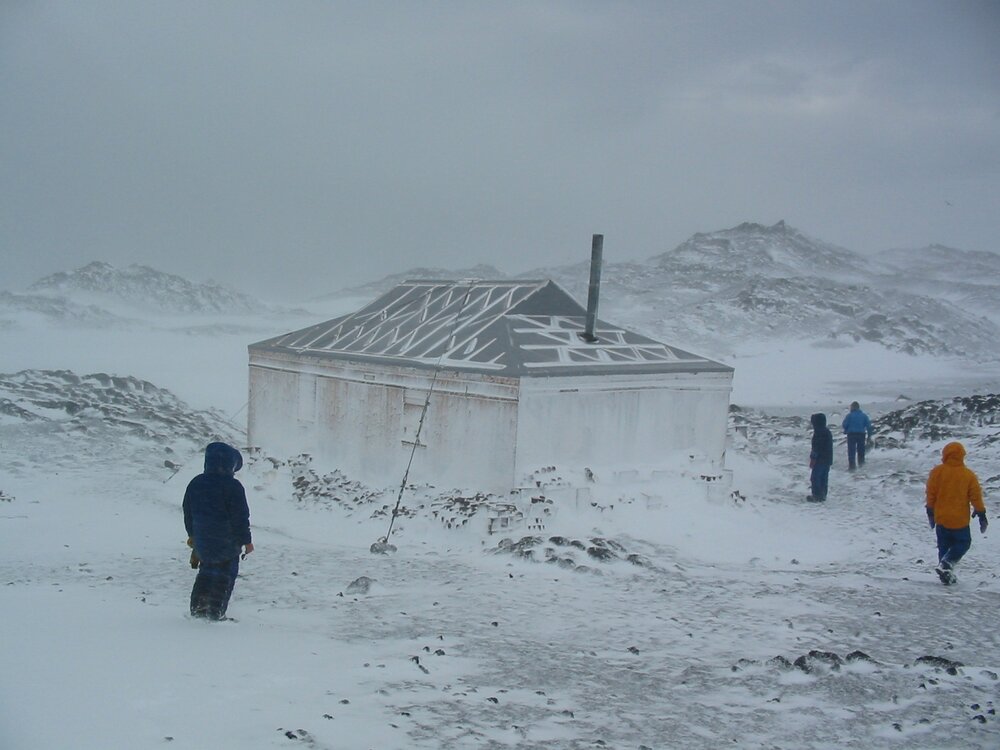 2003 K440 at Shackleton's 'Nimrod' hut, exterior - Hut and K440 after blizzard (002)