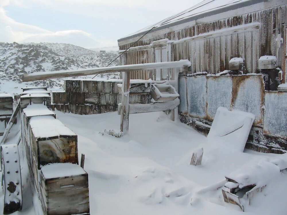 2003 K440 at Shackleton's 'Nimrod' hut, exterior - Stables from the West, in snow