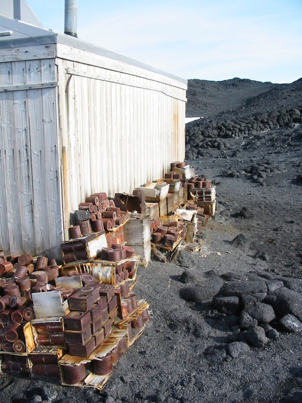 2003 K440 at Shackleton's 'Nimrod' hut, exterior - Venesta boxes along East wall