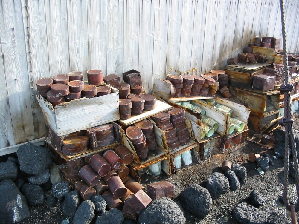 2003 K440 at Shackleton's 'Nimrod' hut, exterior - Venesta boxes along South wall (001)