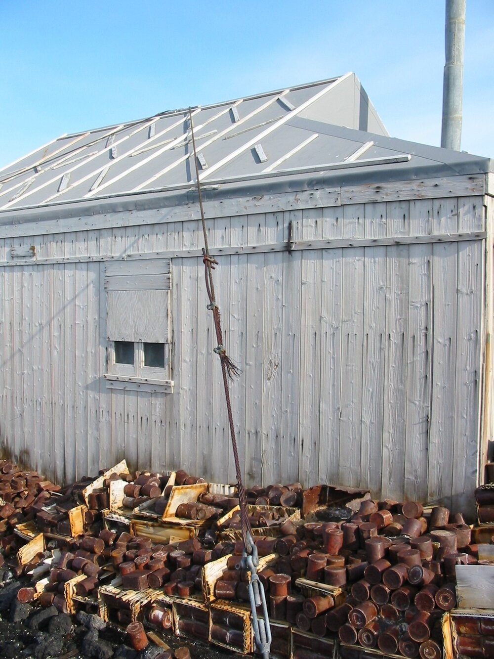2003 K440 at Shackleton's 'Nimrod' hut, exterior - Tie wire and Venesta boxes, South-east corner