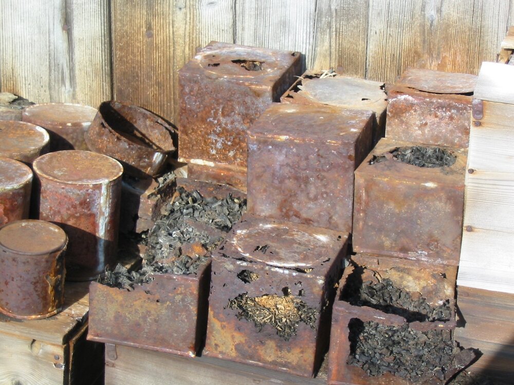 2003 K440 at Shackleton's 'Nimrod' hut, exterior - Corroded tins, South wall