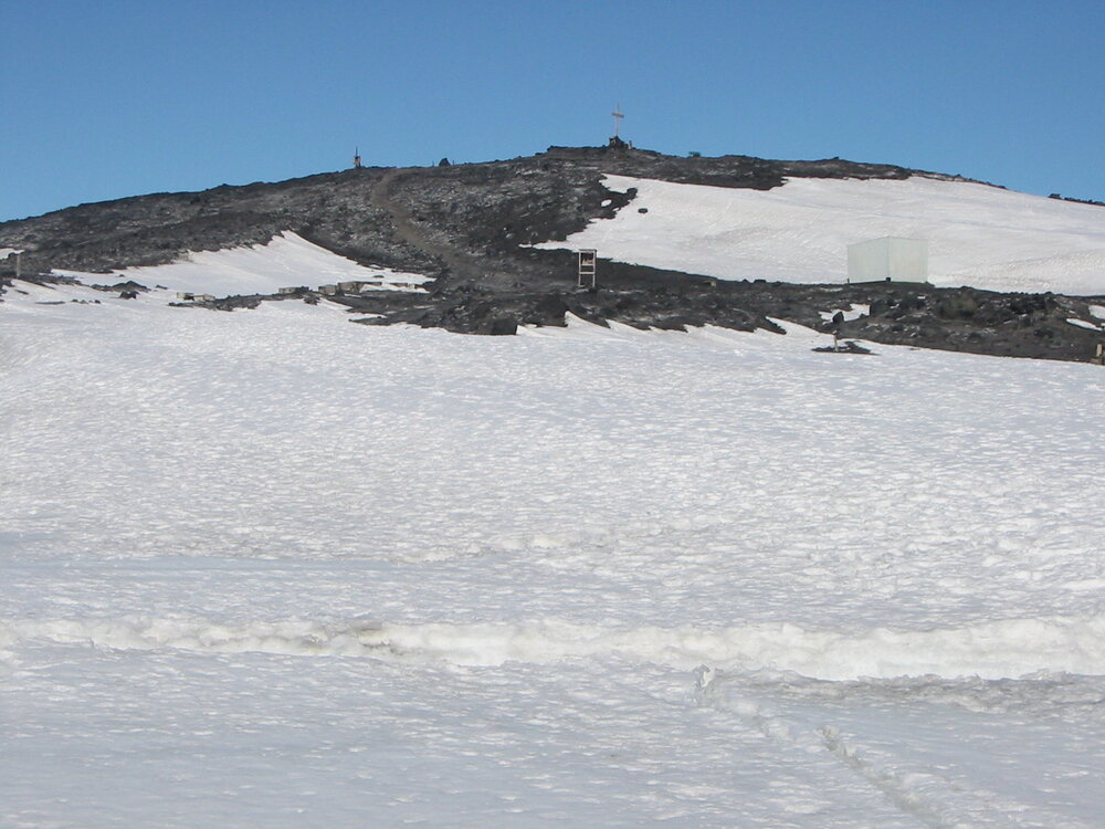 2002 K440 at Cape Evans - View up Wind Vane Hill