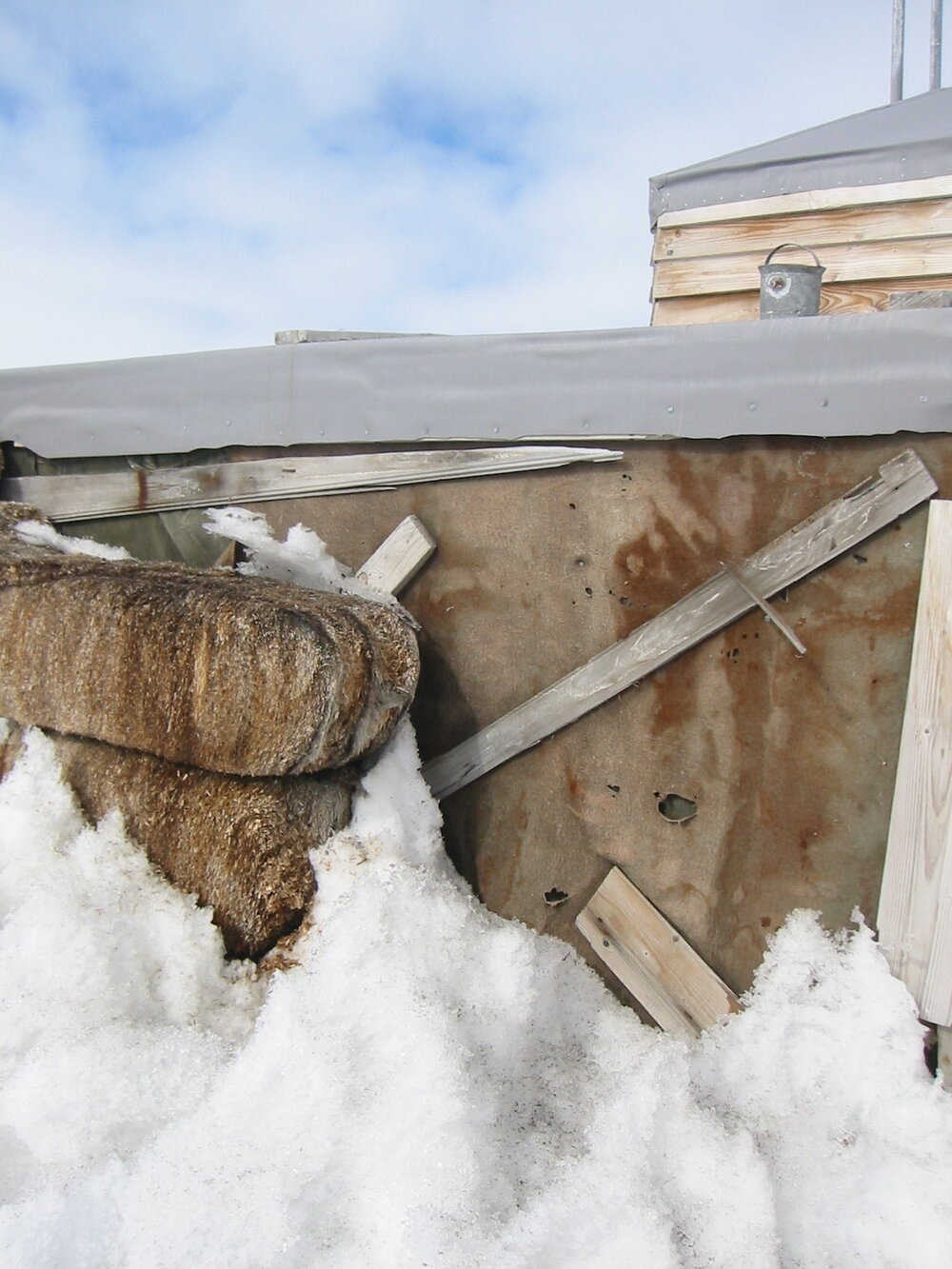 2002 Scott's 'Terra Nova' hut, exterior survey image - Construction detail Stables North wall (010)