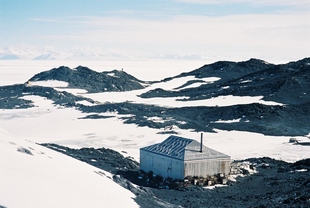 2002 Shackleton's 'Nimrod' hut from South-east