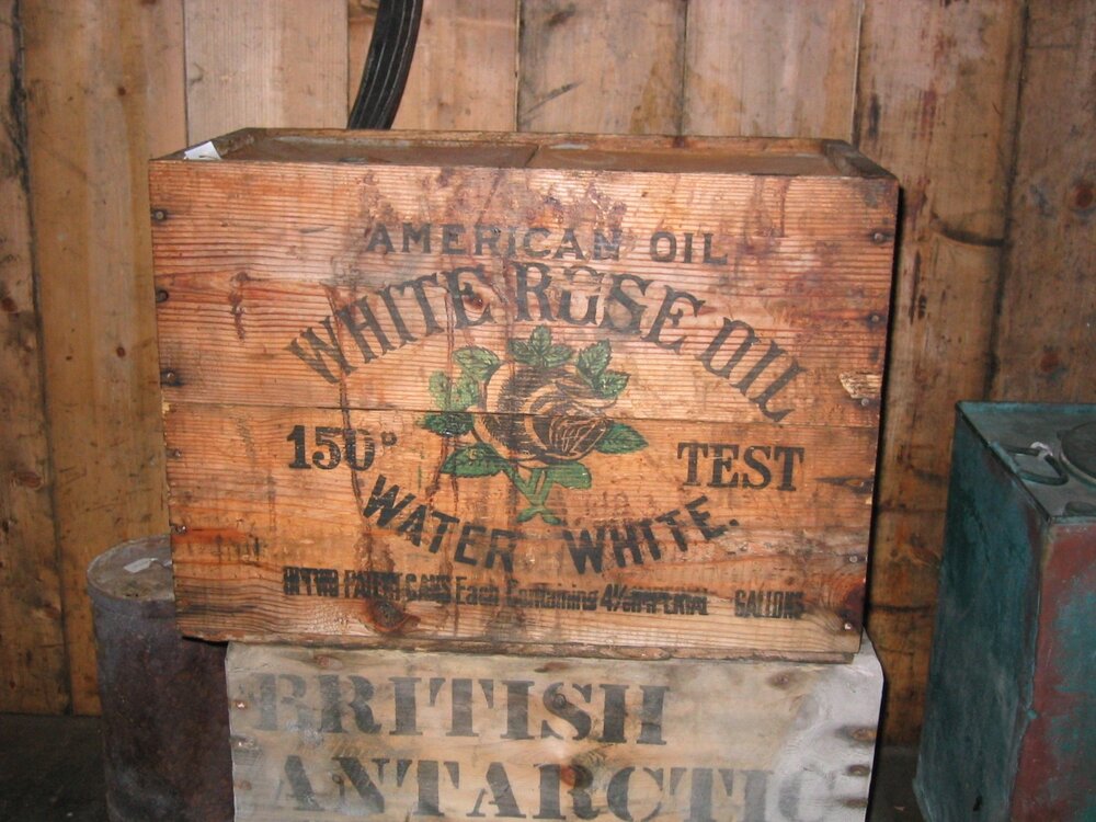 2003 K440 at Shackleton's 'Nimrod' hut, interior - Survey of box types (001)